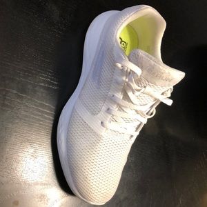 White tennis shoe